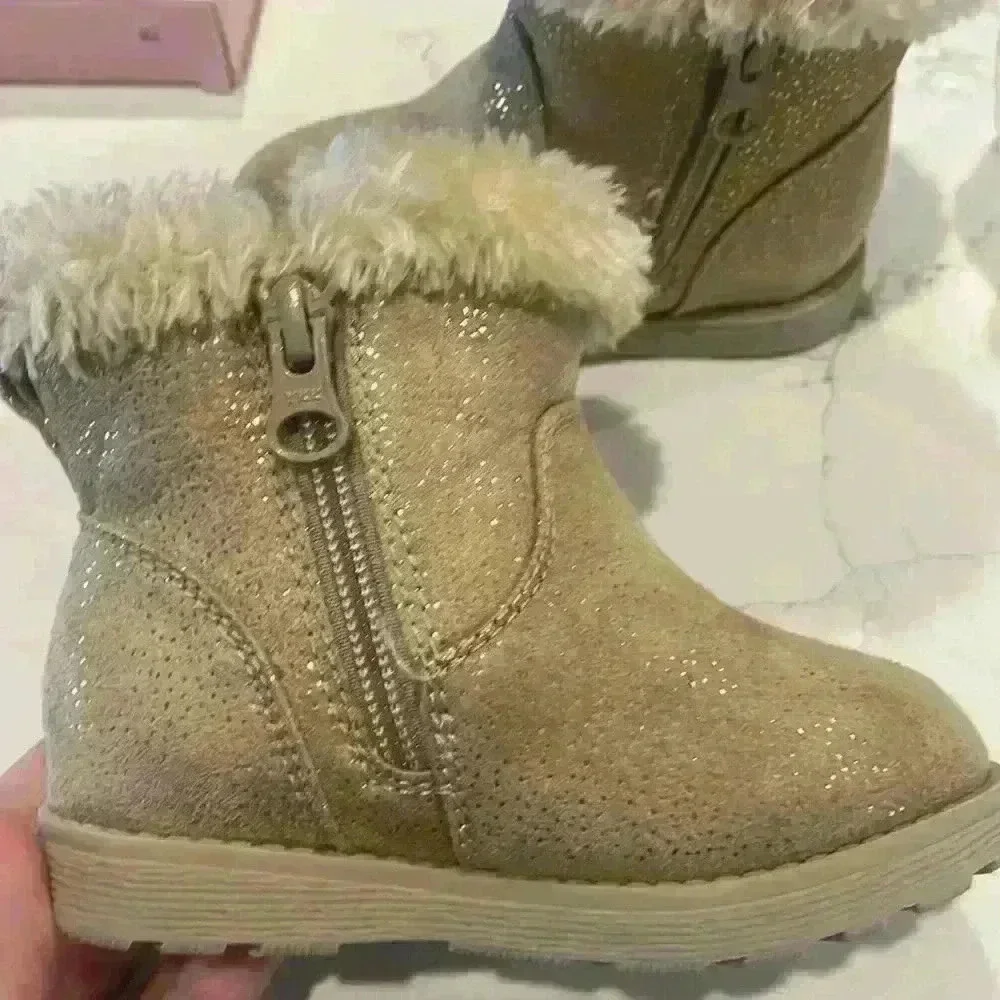 Cat & Jack Kids Booties for winter sz 6 Toddler